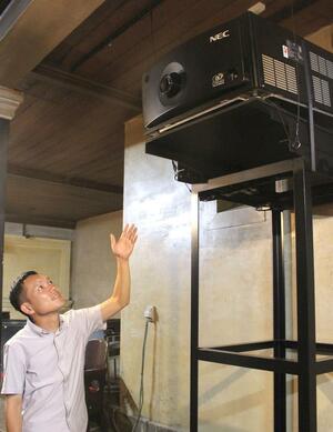 高田世界館が更新したデジタル映写機=上越市本町6