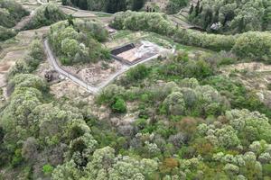 次期最終処分場の整備予定地（手前）＝見附市堀溝町（本社小型無人機から）