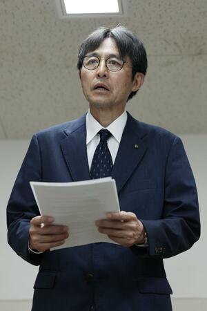 全国高校野球選手権大会の出場辞退を表明する広陵の堀正和校長=10日午後、兵庫県西宮市