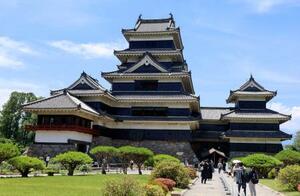 木造建築の国宝・松本城=21日、長野県松本市