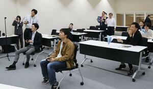 三条市のeスポーツ活用の計画の説明や対戦エキシビションをしたキックオフイベント=三条市上須頃