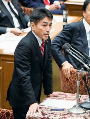 衆院予算委で質問する黒岩宇洋氏(立憲民主党・無所属)