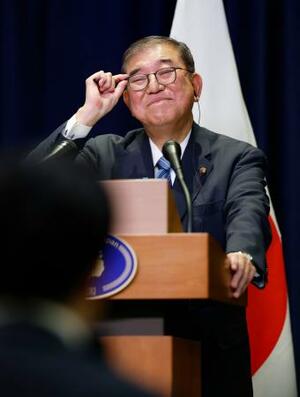 米ニューヨークで記者会見する石破首相=24日(共同)