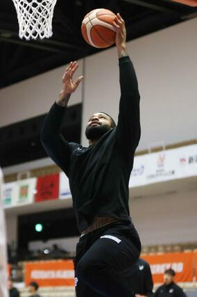 立川戦に向けて調整するフェルプス＝長岡市