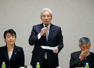 　自民党の憲法改正実現本部の会合であいさつする中曽根弘文本部長＝５日午前、東京・永田町