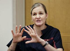 インタビューに応じるIOCのコベントリー会長