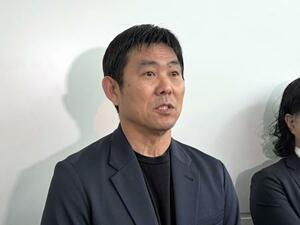 　欧州視察から帰国し取材に応じる森保監督＝７日、羽田空港