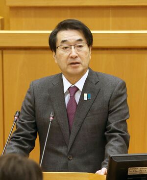 職員に年頭のあいさつをする中原八一市長=1月6日、新潟市議会議場