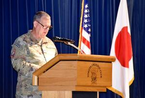 　在日米宇宙軍司令官に就任したジョン・パトリック大佐＝３日午前、米軍横田基地