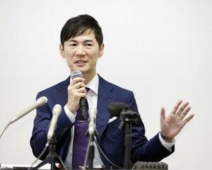 記者会見する前広島県安芸高田市長の石丸伸二氏=16日午前、東京都港区