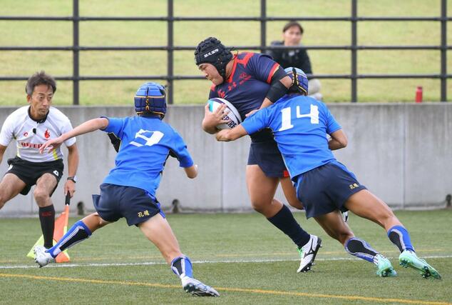 開志国際-北越 前半29分、開志国際のFW菅沼倖太がトライ。12-0=10月26日、長岡市陽光台の長岡ニュータウン運動公園