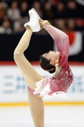 女子フリー 演技する千葉百音=ヘルシンキ(共同)