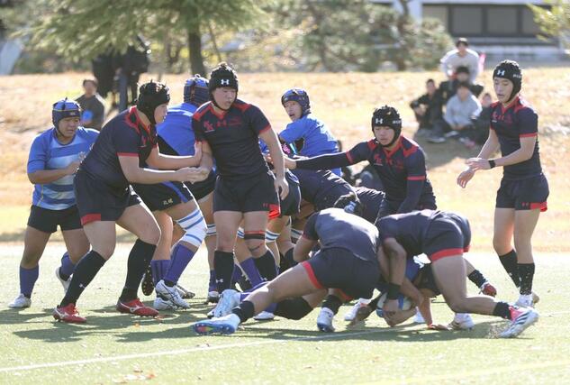 開志国際－北越　前半２０分、北越の高橋歩がトライし１４－１２＝新発田市