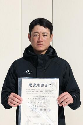 男子成年Ｂ１０キロクラシカルで優勝した宮尾祐司（高田自衛隊）＝南魚沼市