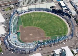 ナゴヤ球場=25日、名古屋市(共同通信社ヘリから)
