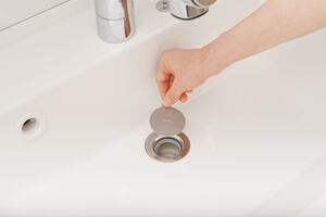 アーネストの洗面台カミキャッチャー(同社提供)