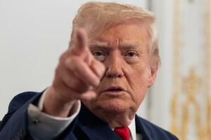 トランプ米大統領=27日(AP=共同)