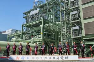 　竣工式が開催された姫路天然ガス発電所＝１８日午前、兵庫県姫路市