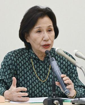記者会見する田中真紀子元外相=20日午後、国会