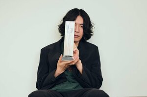 「オリコン上半期ランキング2026」ストリーミングランキングを受賞した米津玄師