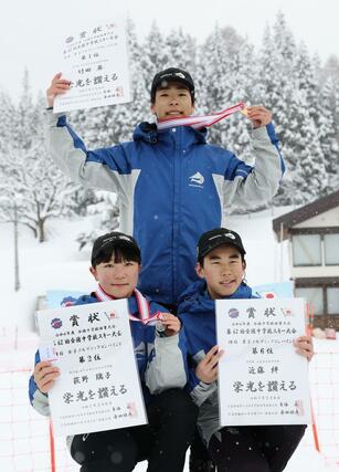 複合で入賞した新潟の選手たち=2025年2月6日、長野県