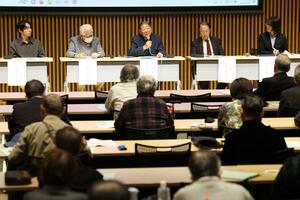 登壇者が新潟水俣病と向き合う覚悟を語った市民講演会＝３日、新潟市中央区