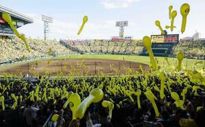 3月のオープン戦で行われた「ラッキーセブンのジェット風船」の実証実験=甲子園
