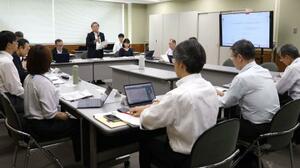 環境省近畿地方環境事務所が初めて開いたクマ被害対策に関する連絡会議=11日午後、大阪市