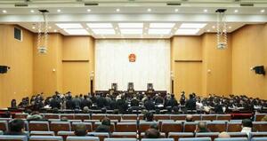 中国浙江省温州市中級人民法院で行われた犯罪組織「明家」の幹部らの公判。同法院が2月、「微博(ウェイボ)」の公式アカウントで公開した(共同)