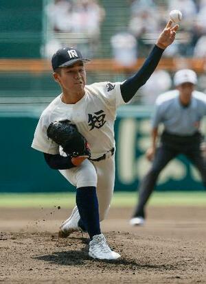 聖隷クリストファー戦に先発した西日本短大付・原=甲子園