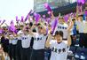 東京学館-中越 逆転サヨナラ勝ちを決めて喜ぶ東京学館応援スタンド=エコスタ