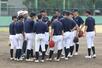 マウンドに集まる新潟産大付ナイン=兵庫県宝塚市