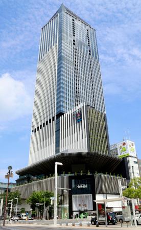 名古屋市の繁華街・栄地区で最も高いビル「ザ・ランドマーク名古屋栄」=11日午前