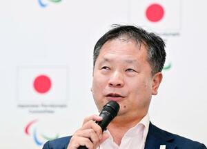 スポーツ庁長官に就任が決まり、記者会見する河合純一氏=19日午後、東京都中央区