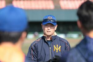 選手にプロとしての在り方を説く桑田真澄CBO=静岡県伊豆市