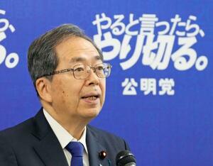 記者会見する公明党の斉藤代表=12日午前、国会