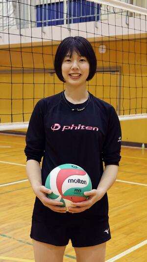 「活躍して佐渡を盛り上げたい」と意気込む長嶋百花さん=佐渡市石田