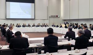 新潟経済同友会と新潟市幹部との懇談会=14日、新潟市中央区