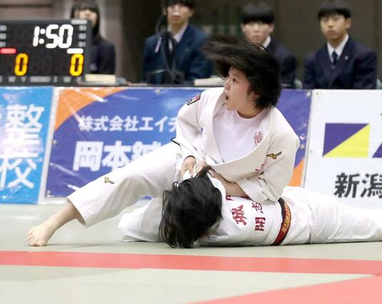 女子団体決勝 新潟第一の中堅、横田葵=新潟市鳥屋野総合体育館