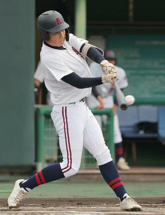 小千谷西－県央工　１回県央工２死走者なし、小野桜誠が左中間に二塁打を放つ＝三条市パールスタ