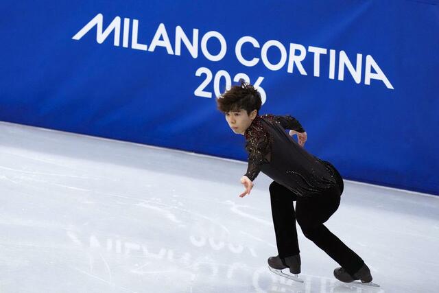 男子フリー　演技する佐藤駿＝ミラノ（共同）