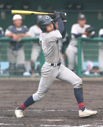 新潟-中越 7回表2死二、三塁 8番石山が右翼線に2点適時三塁打を放ち4-0=新発田市五十公野