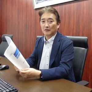 精神障害などがある人たちへの就職支援で「IPS」という手法を取り入れている社会医療法人「清和会」の林輝男理事長=4月、島根県浜田市