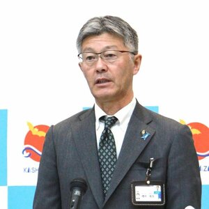記者会見する柏崎市の桜井雅浩市長=4月3日、柏崎市役所