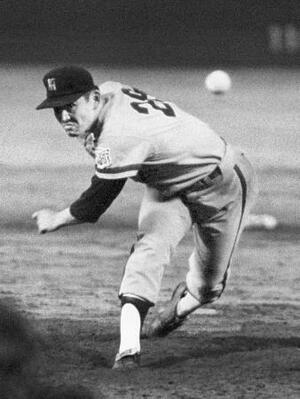 1968年8月の中日戦で16奪三振のセ・リーグタイ記録を達成した江夏豊さん=中日