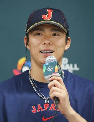 記者会見する山本=東京ドーム(読売新聞社提供)