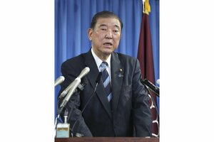 記者会見で次期首相として衆院選を10月27日投開票の日程で実施すると表明する自民党の石破茂総裁=9月30日午後、東京・永田町の党本部