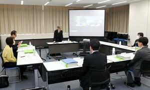 私立高校であったいじめに関し調査方針を話し合った第三者委員会の会合=2月19日、新潟市中央区