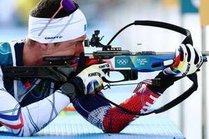 バイアスロン男子10キロスプリントで今大会2個目の金メダルを獲得したカンタン・フィヨンマイエ=13日、アンテルセルバ(ロイター=共同)