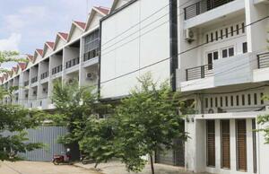 日本人の詐欺拠点が入っていたとされる敷地にある建物=2025年5月29日、カンボジア・ポイペト(共同)